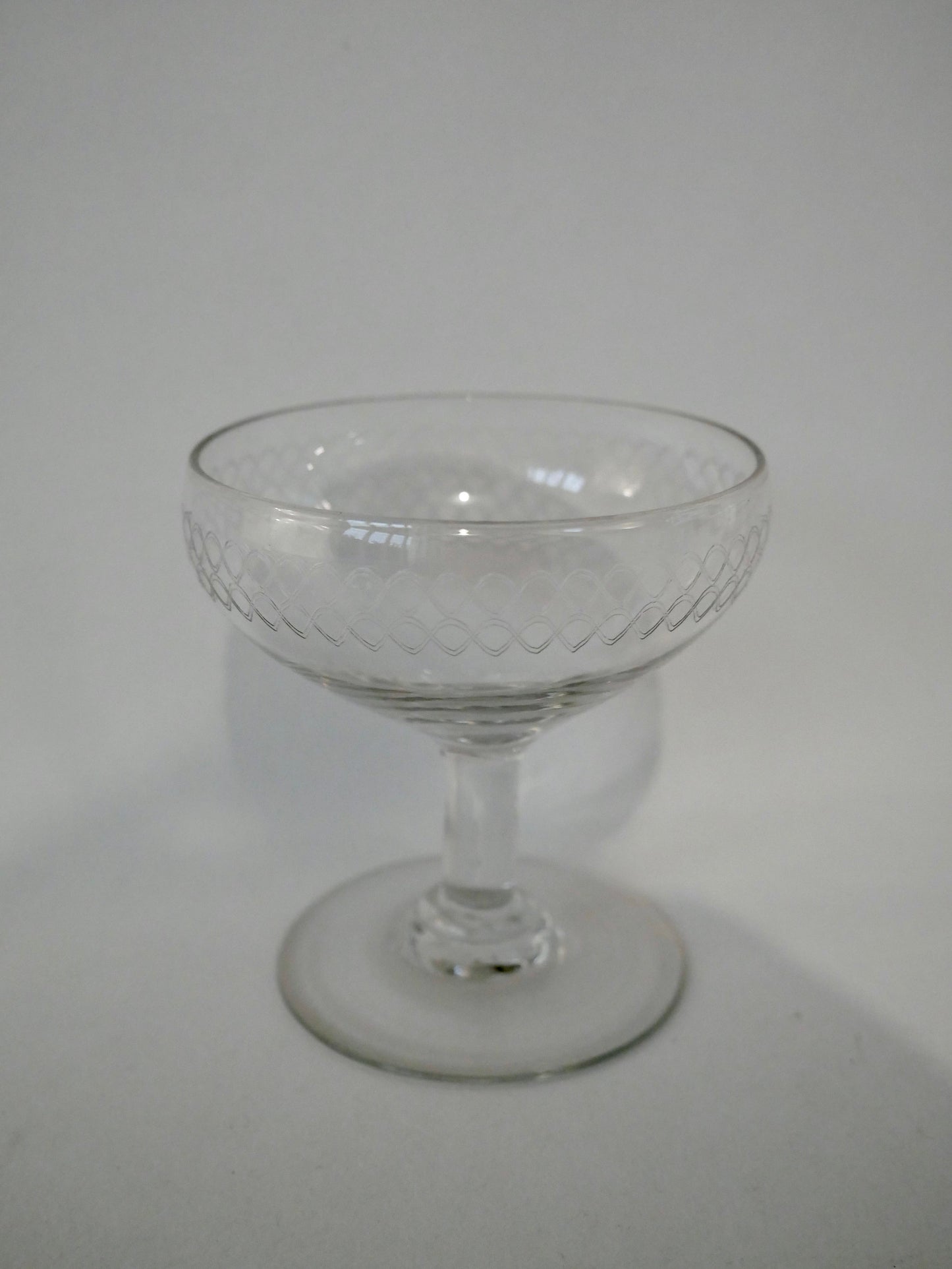 Ensemble de 7 coupes à champagne en cristal gravé années 30-40