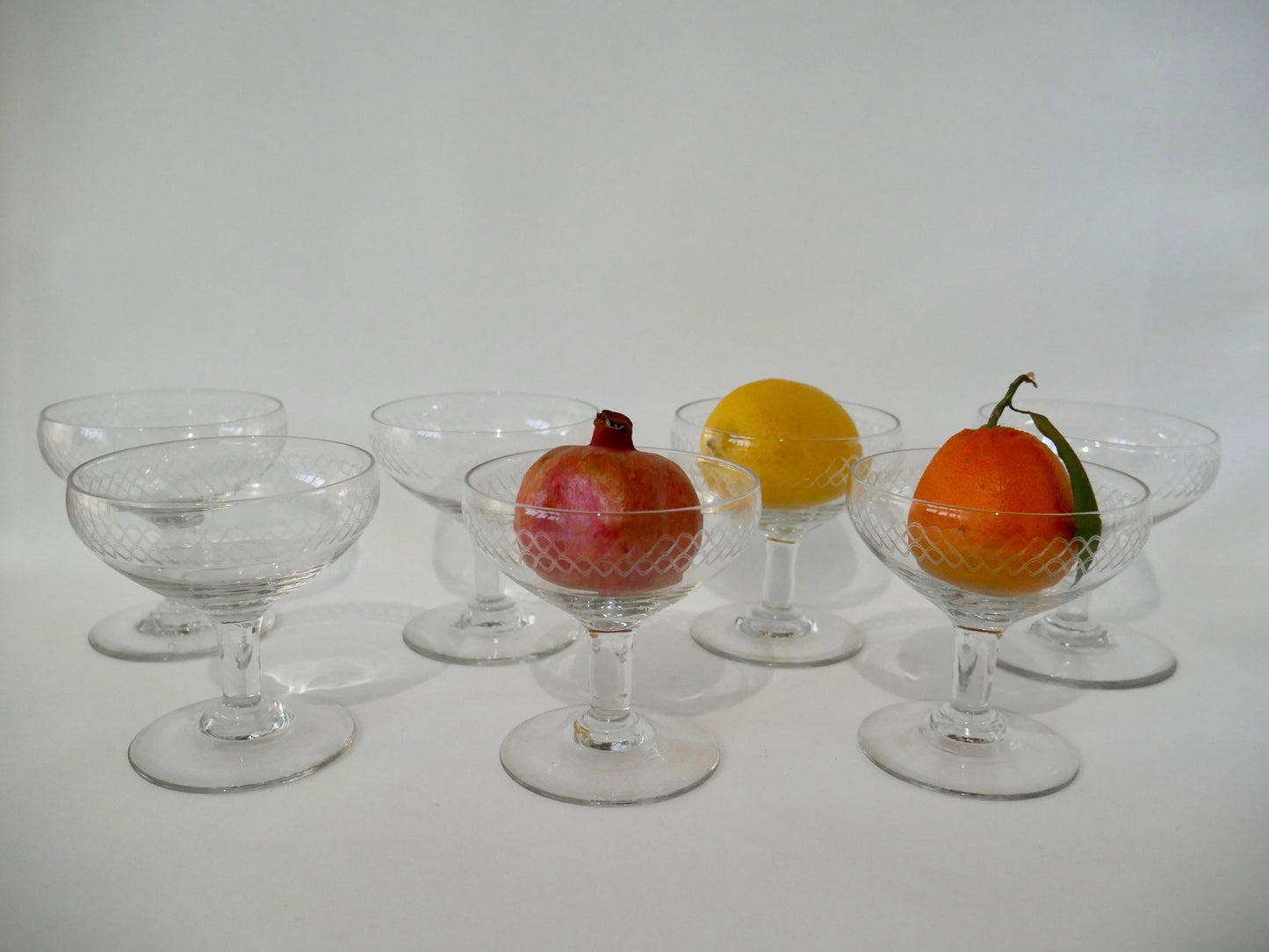 Ensemble de 7 coupes à champagne en cristal gravé années 30-40