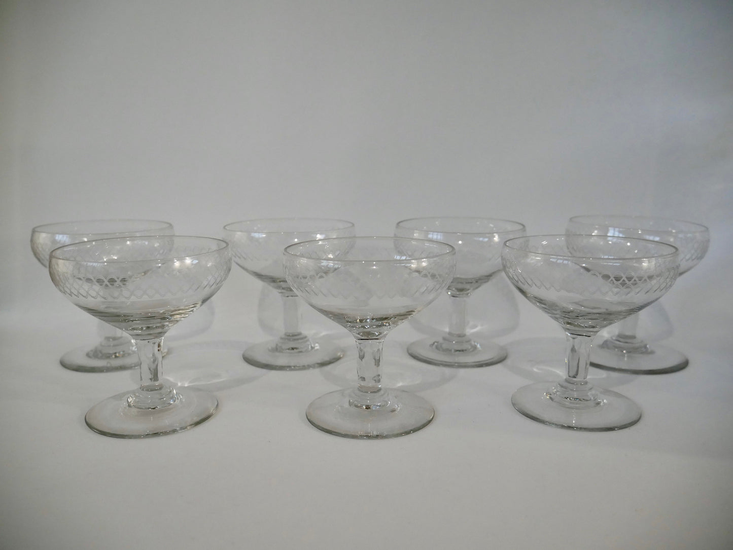 Ensemble de 7 coupes à champagne en cristal gravé années 30-40