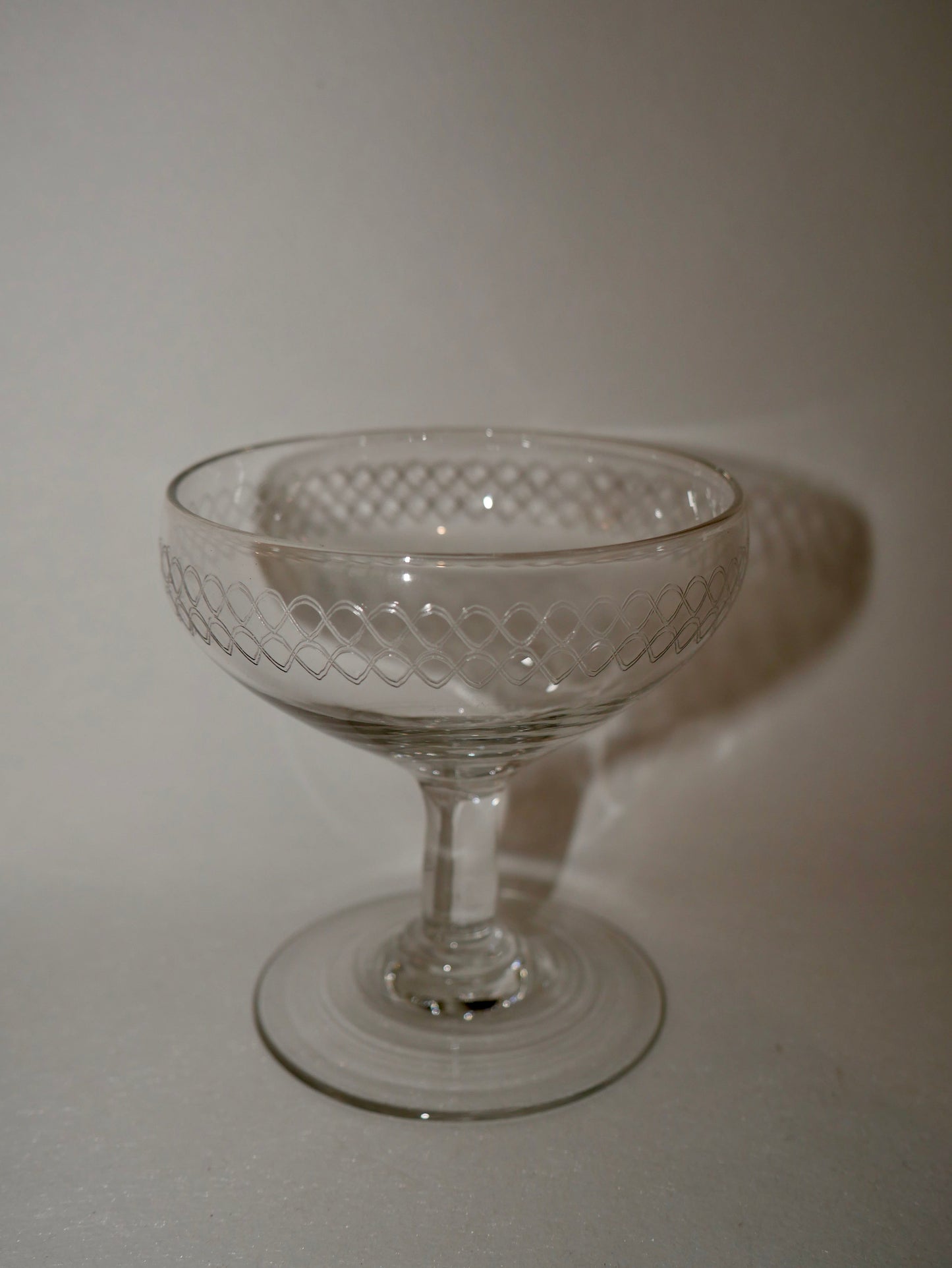 Ensemble de 7 coupes à champagne en cristal gravé années 30-40