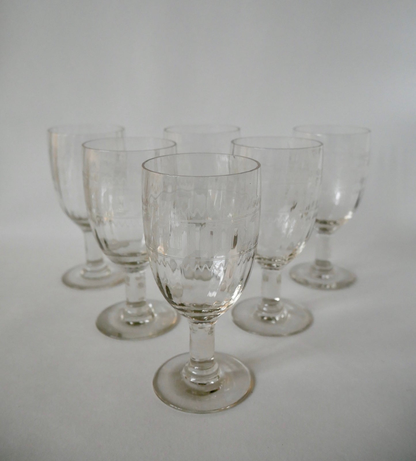 Ensemble de 6 verres vin dentelés en cristal gravé années 30